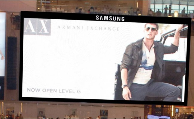 Image6Samsung-branded-the-largest-screen-at-Ice-Rink-Dubai-Mall